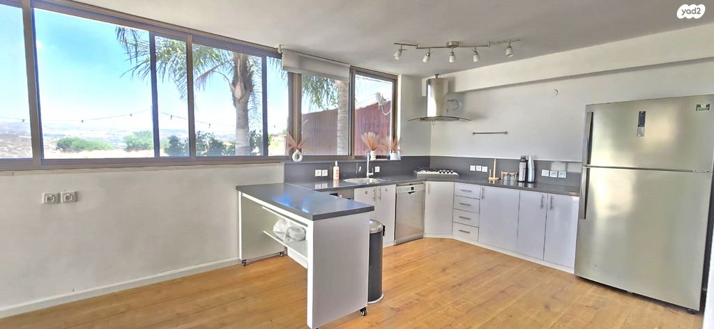 דו משפחתי, אורנית