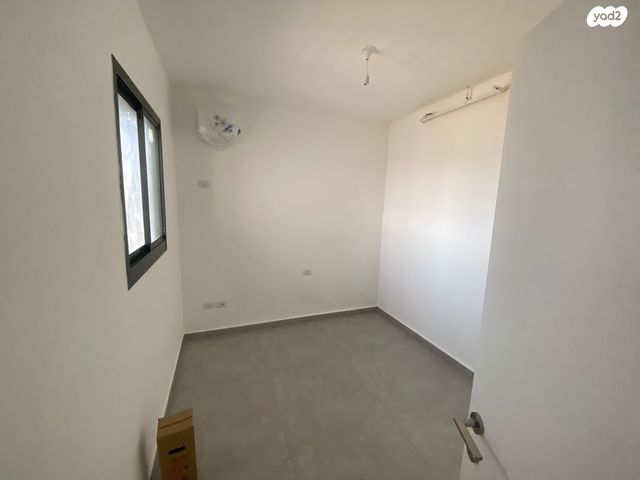 דירה, דרך מנחם בגין 1, בת ים