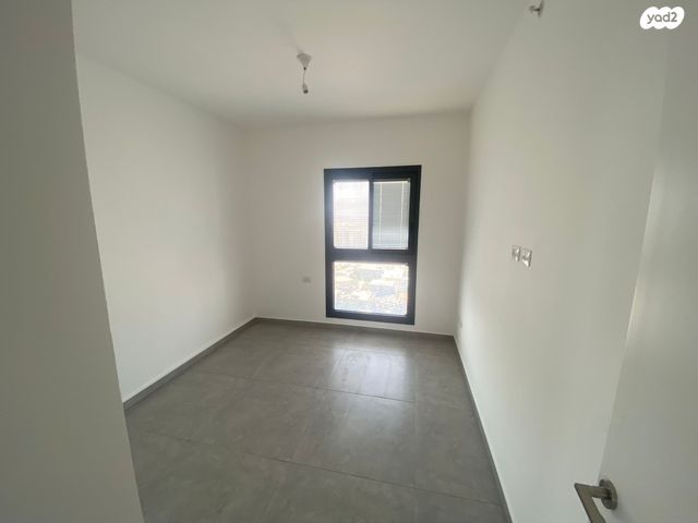 דירה, דרך מנחם בגין 1, בת ים