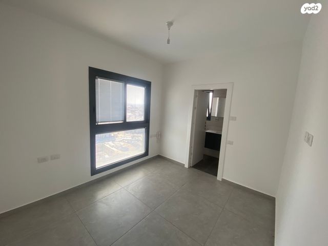 דירה, דרך מנחם בגין 1, בת ים