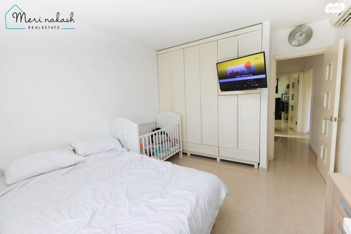 דו משפחתי, קדימה צורן