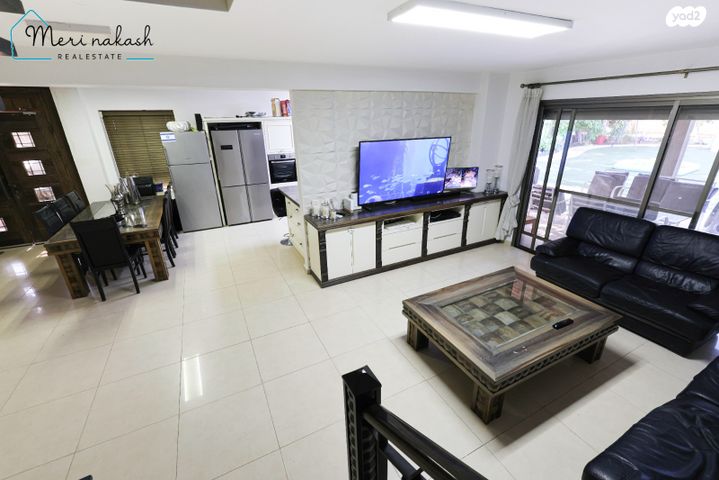 דו משפחתי, קדימה צורן