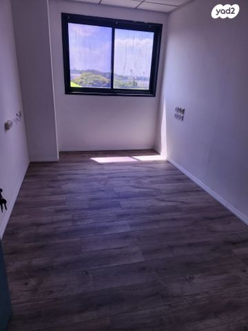 כללי, המעלית, קדימה צורן