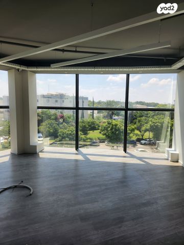 כללי, המעלית, קדימה צורן