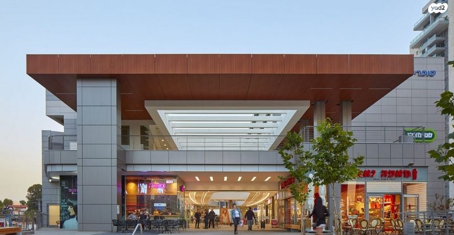 חנויות/ שטח מסחרי