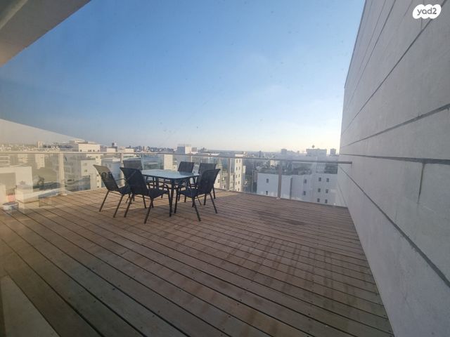 גג/ פנטהאוז, רחובות המדע, רחובות