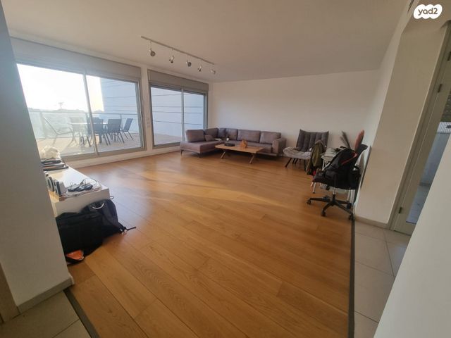 גג/ פנטהאוז, רחובות המדע, רחובות