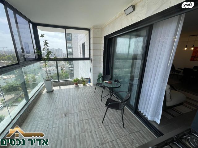 דירה, הצנחנים, אריק שרון, נהריה