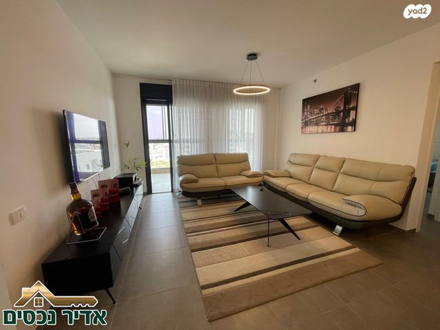 דירה, הצנחנים, אריק שרון, נהריה