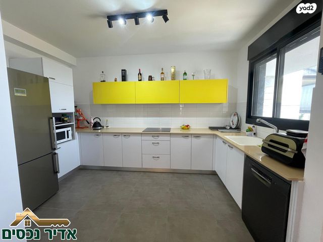 דירה, הצנחנים, אריק שרון, נהריה