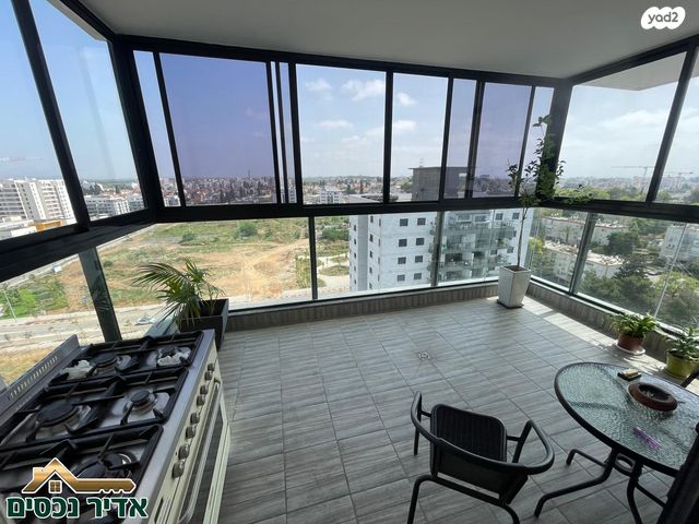 דירה, הצנחנים, אריק שרון, נהריה