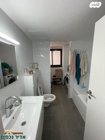 דירה, הצנחנים, אריק שרון, נהריה