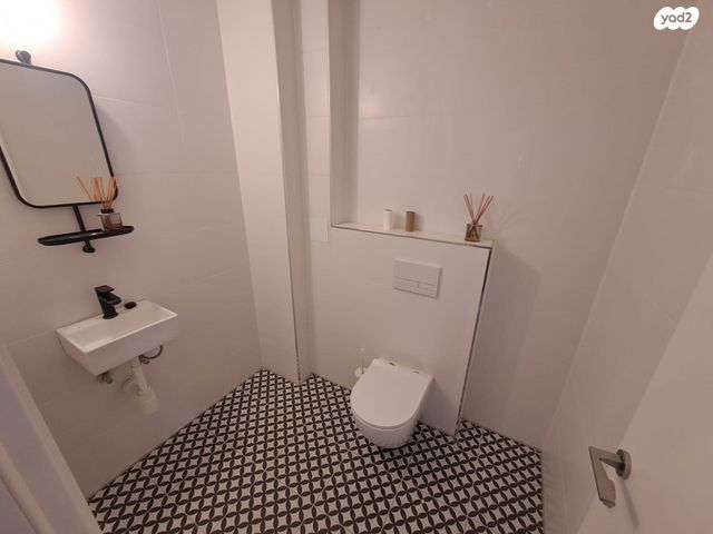 דירה, הל"ה, הל"ה, גבעתיים