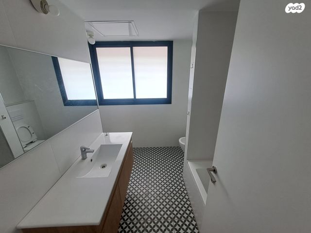 דירה, הל"ה, הל"ה, גבעתיים