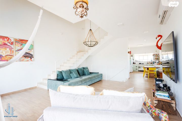 דו משפחתי, אירוס, אירוס