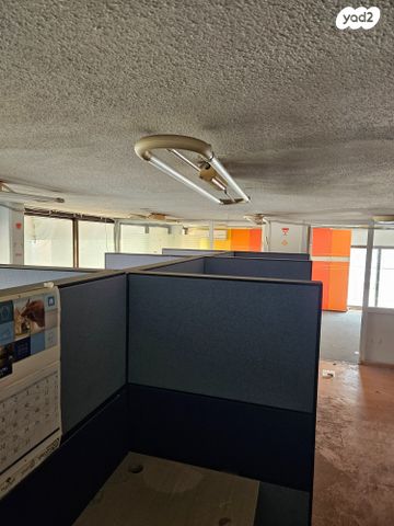 מונטיפיורי, הרכבת