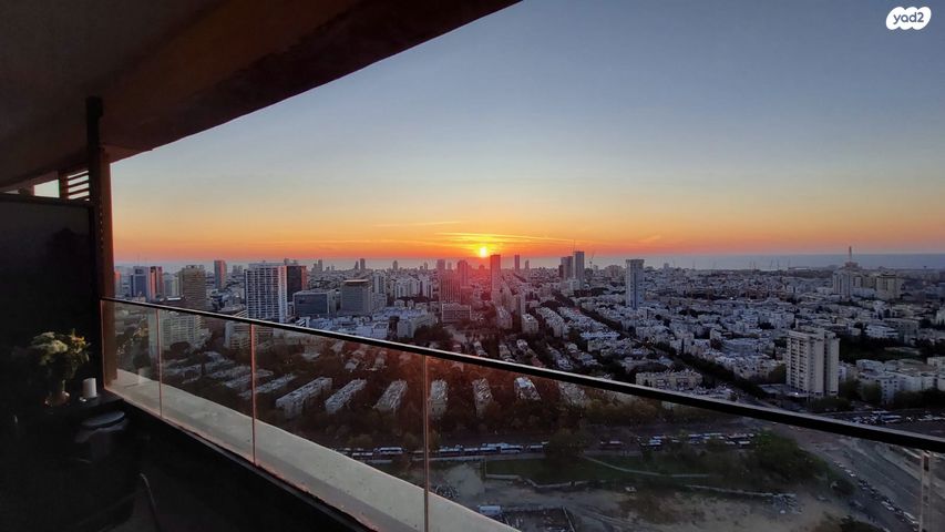 מונטיפיורי, הרכבת