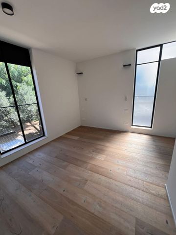 גג/ פנטהאוז, החרוב, עג'מי, גבעת העליה, תל אביב יפו