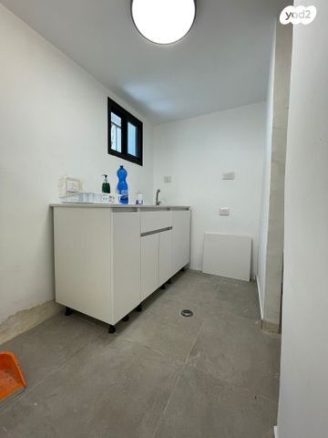 חנויות/ שטח מסחרי, חיפה