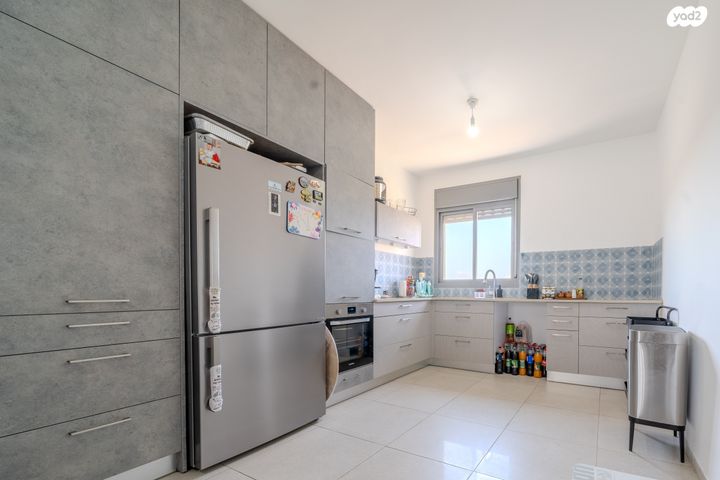 דירה, כלנית 13, הפרחים, חריש