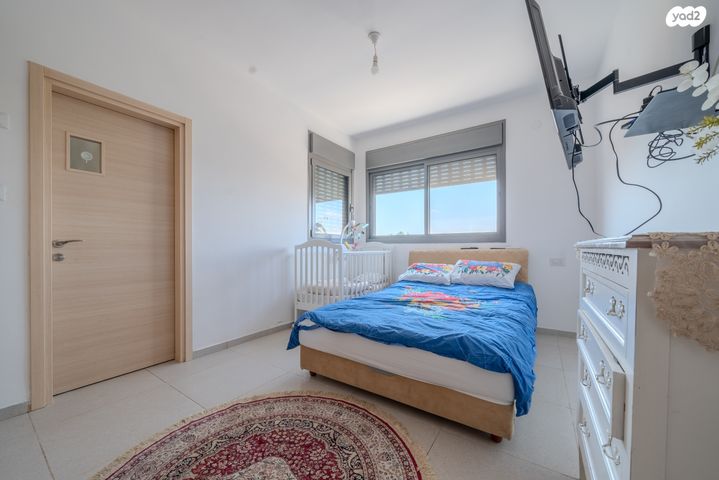 דירה, כלנית 13, הפרחים, חריש