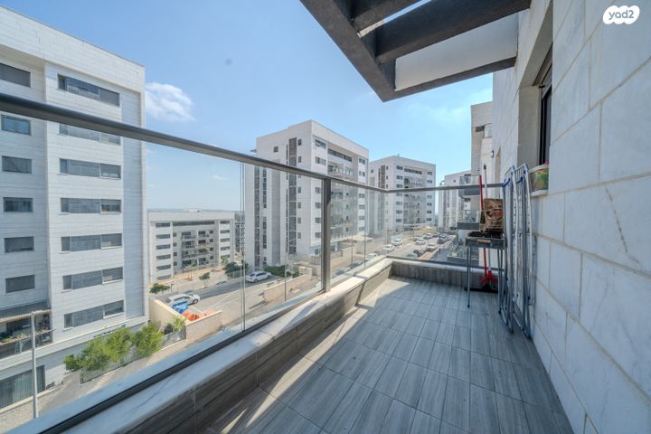 דירה, כלנית 13, הפרחים, חריש