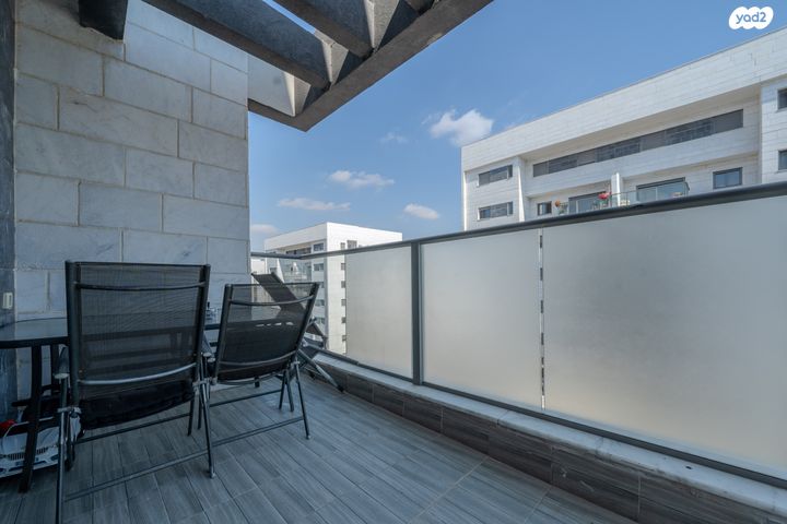 דירה, כלנית 13, הפרחים, חריש