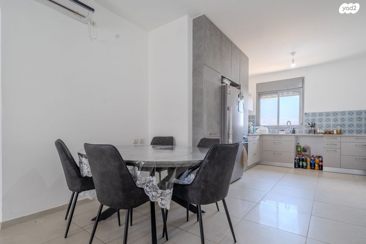 דירה, כלנית 13, הפרחים, חריש