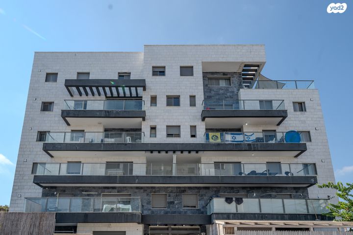 דירה, כלנית 13, הפרחים, חריש