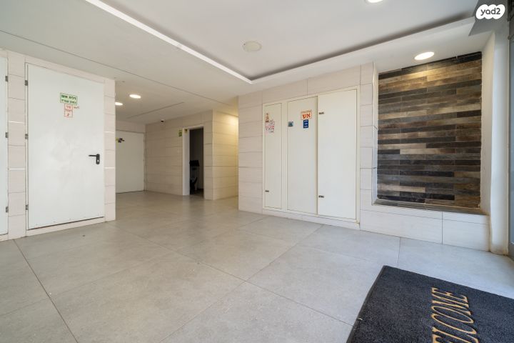 דירה, כלנית 13, הפרחים, חריש