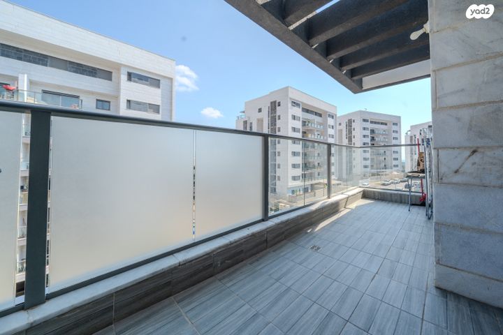 דירה, כלנית 13, הפרחים, חריש