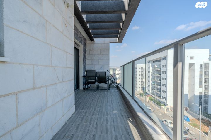 דירה, כלנית 13, הפרחים, חריש