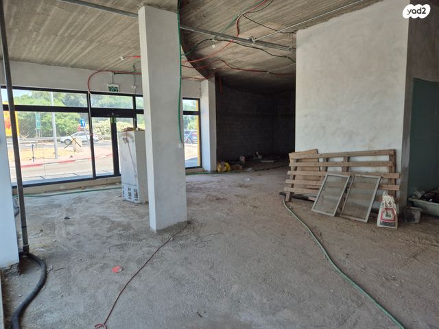 חנויות/ שטח מסחרי, בחן