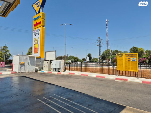 חנויות/ שטח מסחרי, בחן