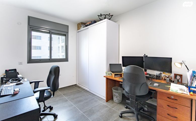 דירה, חיים הרצוג, פסגות אפק, ראש העין