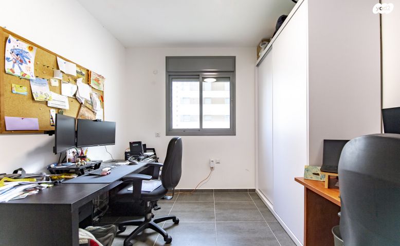 דירה, חיים הרצוג, פסגות אפק, ראש העין