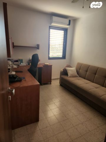 דירה, בנימין מינץ, שיכון מפ"ם, פתח תקווה