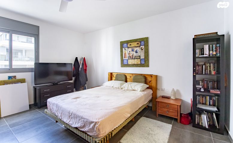 דירה, חיים הרצוג, פסגות אפק, ראש העין