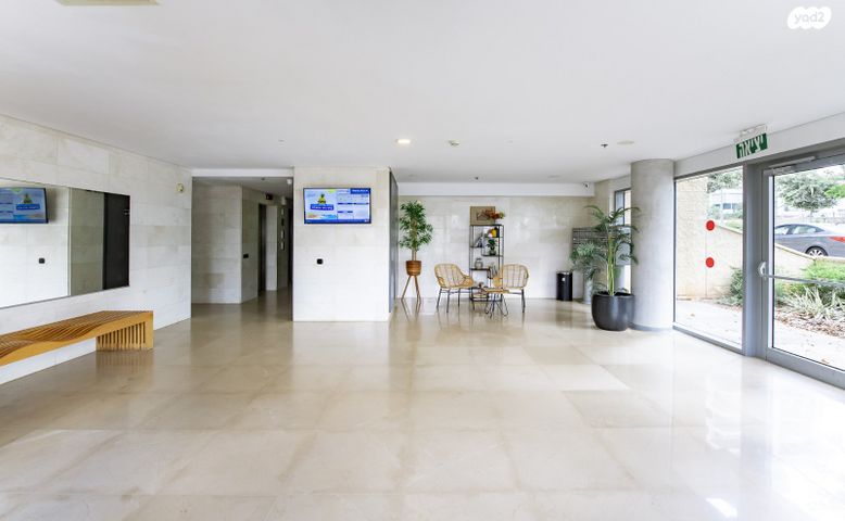 דירה, חיים הרצוג, פסגות אפק, ראש העין