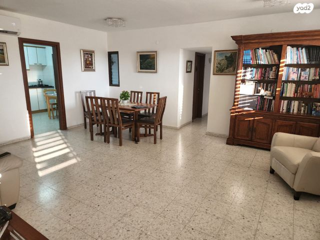 דירה, בנימין מינץ, שיכון מפ"ם, פתח תקווה