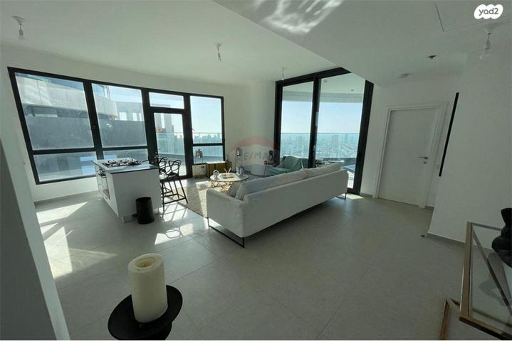 דרך מנחם בגין 160