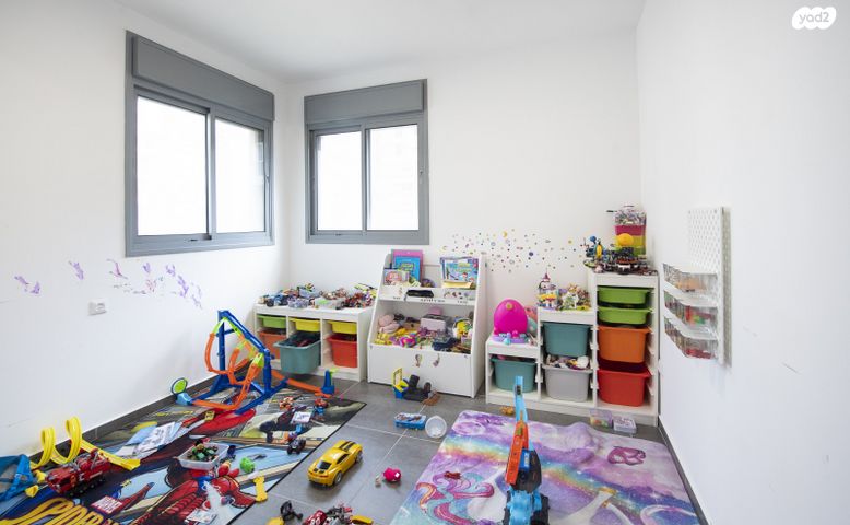 דירה, חיים הרצוג, פסגות אפק, ראש העין