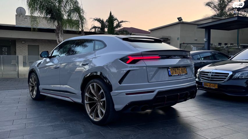 למבורגיני אורוס