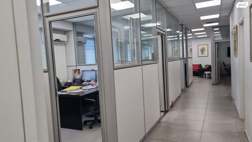 דרך מנחם בגין 65