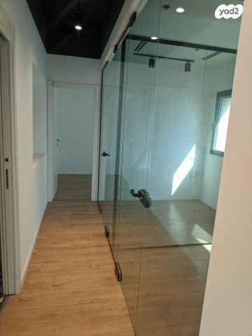 משרדים, תובל, רמת גן