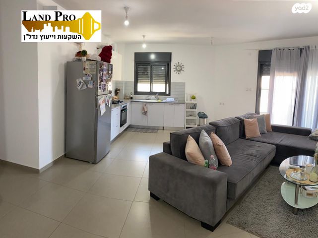 דירה, אורנה פורת, הרקפות, ראשון לציון