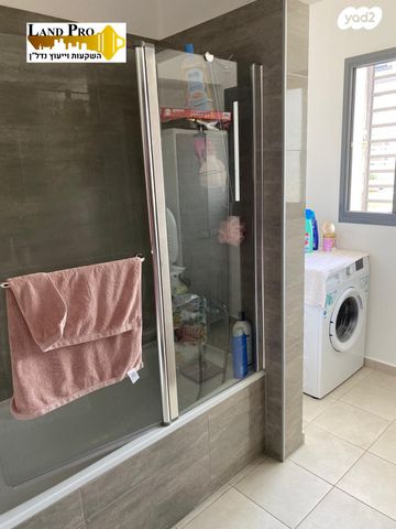 דירה, אורנה פורת, הרקפות, ראשון לציון