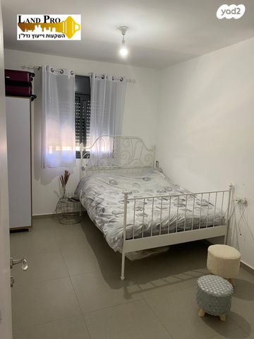 דירה, אורנה פורת, הרקפות, ראשון לציון