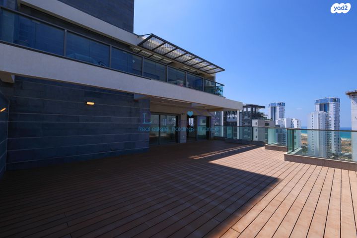 גג/ פנטהאוז, אריק לביא 14, עיר ימים, נתניה