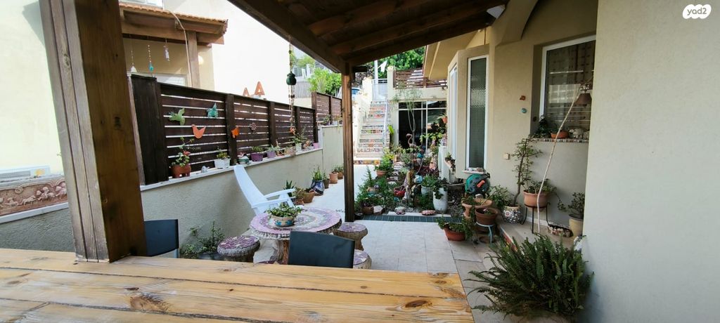 דו משפחתי, שערי תקווה